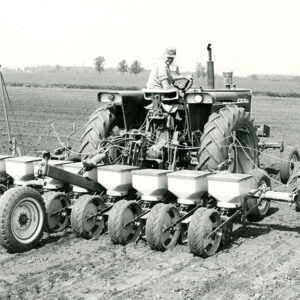 06_04_1971_Laurence_Faulkner_at_Lowell_Strauch_Farm._8_row__20_inch_Oliver_drill_corn_planter_website___Copy-1166