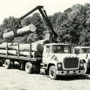 06_08_1976_Timber_Harvester_Bill_Kaple_and_Bill_Furr_load_logs_at_Vanderbilt_Farm__south_of_Lexington_website-3898