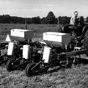 06_09_1971_Richard_Lehnhart_using_a_4_row_AC_no_till_planter_website-600