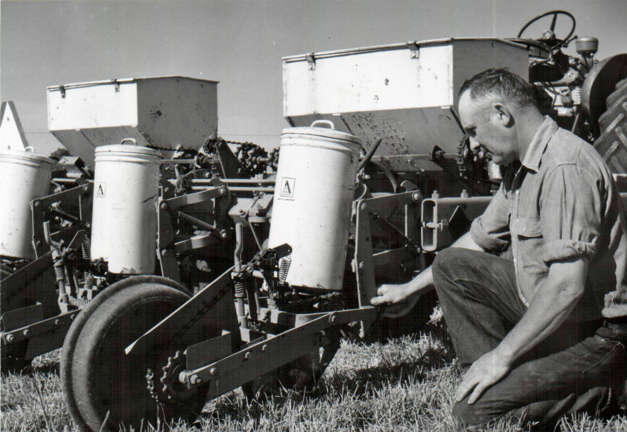 June 9, 1971
Richard Lehnhart with a 4-row planter
Photo ID#: A951