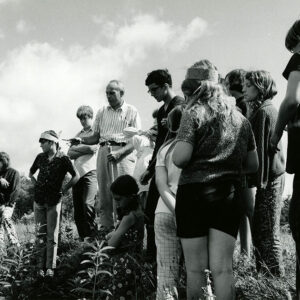 07_02_1971__Robert_Mills_teaching_ecology_class_at_4_H_camp_website-4865