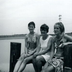 07_15_1975_Herbert_Metzger_Farm._Marianne_Mrs._Jane__Patty_2_website-3741