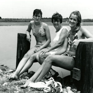 07_15_1975_Metger_family_enjoying_farm_pond_Marianne_Jane_Hubert_Patty_Metzger_3_website-2955