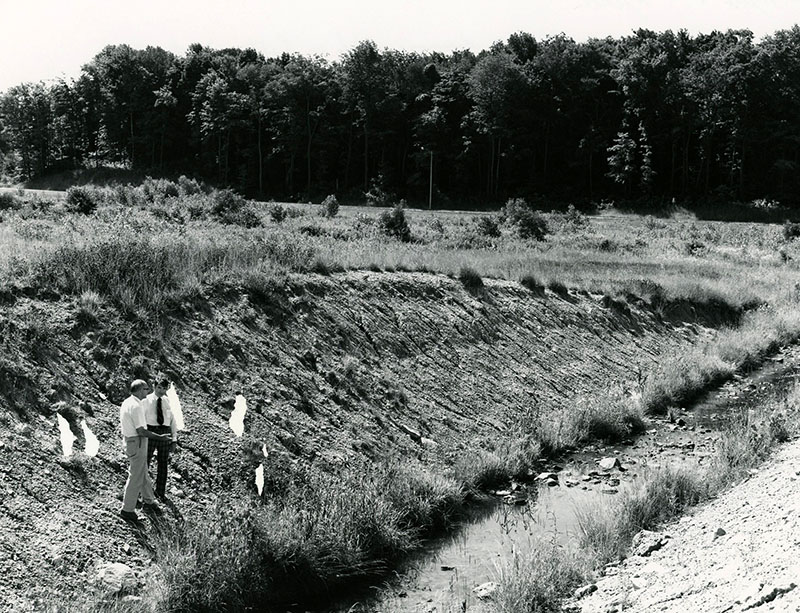 July 15, 1975
R. Mills and Hickox examine an erosion problem on a Tappan property drainage ditch
Photo ID#: L21