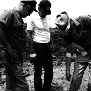 07_17_1975_Dan_Cooper_and_George_Smith_and_Dean_Swigart_viewing_pipe_at_Bill_Evans_Pond_website-4024