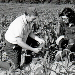 07_18_1974_Dr._Jack_Shanwise_Mark_Massa_No_till_Corn0001-2308