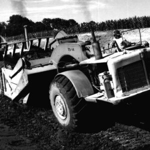 07_18_1978_Mansfield_Field_Office_Pond_Construction_Dozer_pushes_4WD_pan_through_tight_clay_website-1384