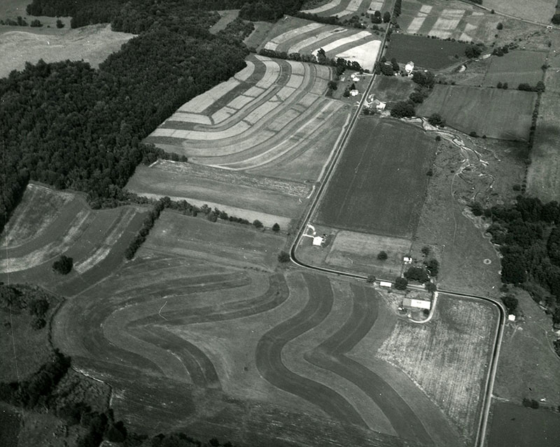 July 20, 1964
Jack Gatton Farm
Jefferson Township
Photo ID#: A88