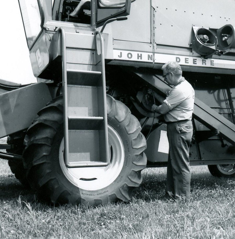 July 28, 1970
Kenneth Mowry, Mowry Equipment
J.D. Co.
Photo ID#: A217