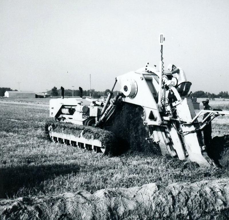 July 28, 1976
Tom Niese, tile drainage contractor, installing drainage tile at Ivan Ulmer's Farm
Photo ID#: A717