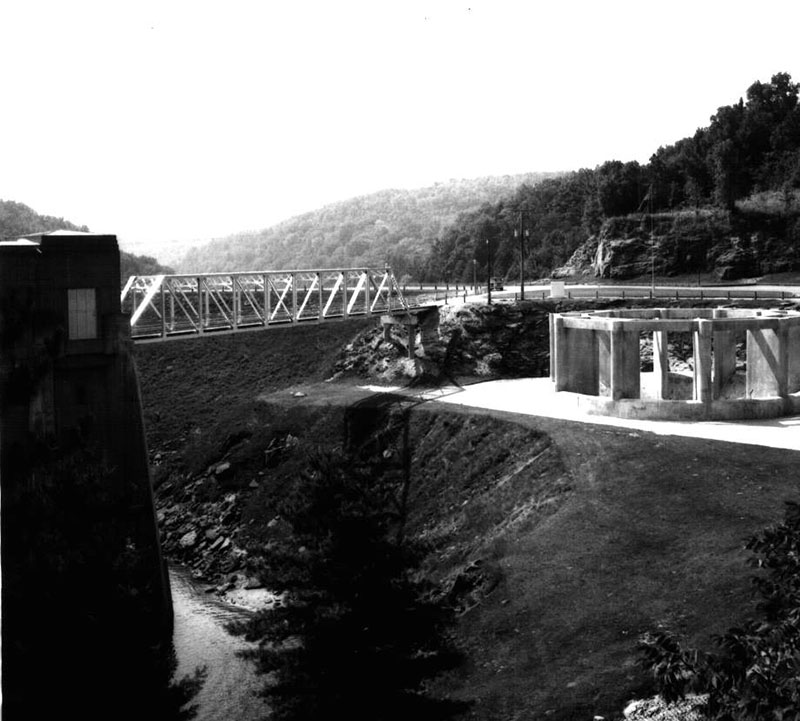 July 31, 1970
Pleasant Hill Dam
Photo ID#: PL176