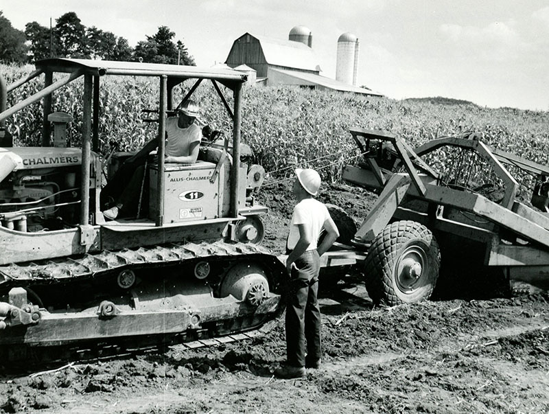 August 25, 1970
Geo. and Ronald Spoerr Farm
Phil McFarland and Bill McFarland, grass waterway construction
Photo ID#: A813