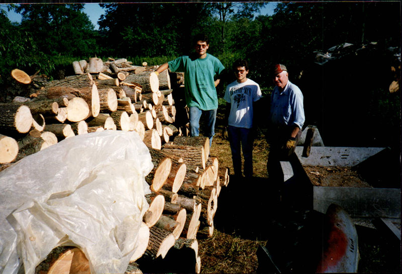 September 1996
Twins Jerry and Jason Snyder with Paul Gnagy (neighbor)
Photo ID#: E279