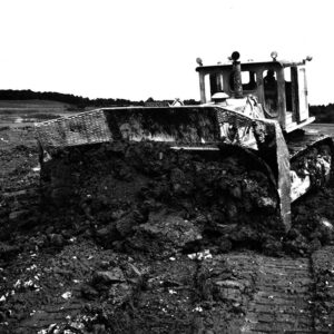 09_04_1974_Each_day_s_deposit_at_the_landfill_is_covered_by_a_minimum_of_one_foot_of_earth_and_compacted._website-427