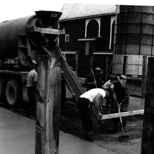 09_08_1972_Construction_of_an_animal_waste_storage_facility_at_the_Sam_Burgett_Farm_website-430