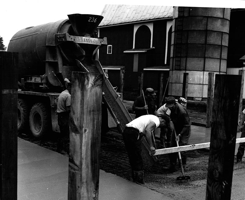 September 8, 1972
Construction of an animal waste storage facility at the Sam Burgett Farm
Photo ID#: A36