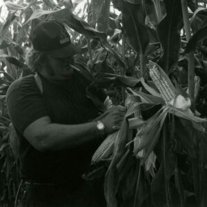 09_15_1982_Rick_Kochenderfer_checks_no_till_corn._Corn_planted_4_22_82___Field_Day._Ears_measured_11_inches_kernel_kernel_website-5235