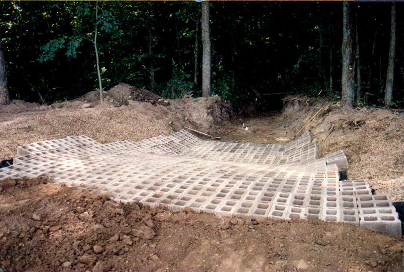 September 1993
Sod waterway block construction outlet
Photo ID#: A828