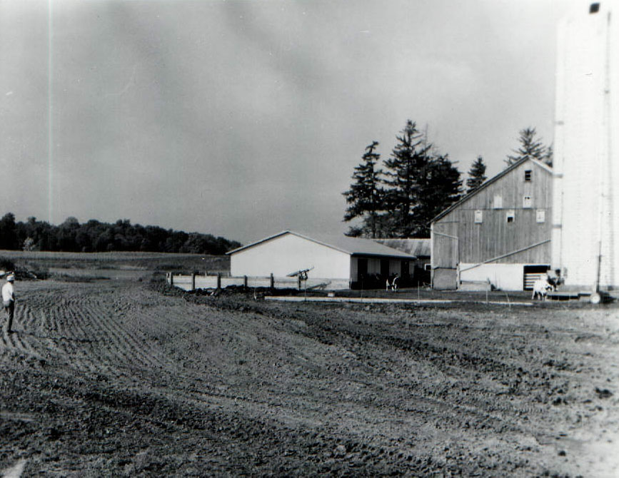 September 19, 1971
Charles Doudna Farm 
New animal waste facility 
Photo ID#: A927