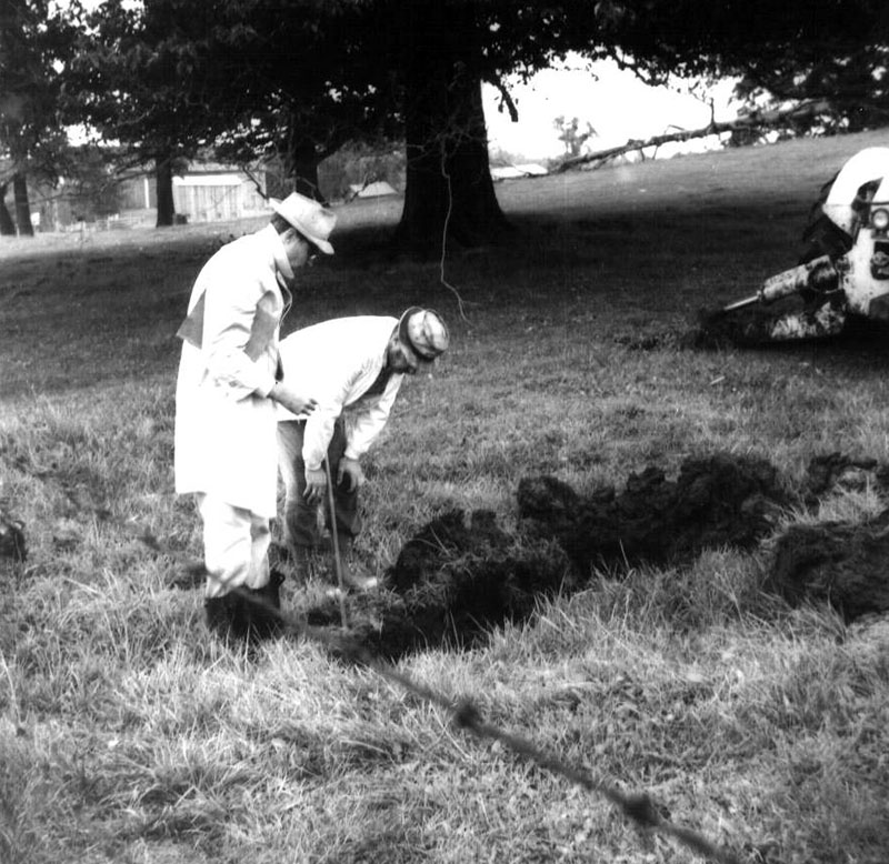September 20, 1974
Dean Swigart and Bob Tooker, Soil Tests
Photo ID#: S434
