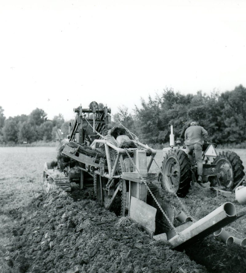 September 23, 1972
Harold Company, tile drainage contractor, at Delvin Rader Farm
Photo ID#: A748