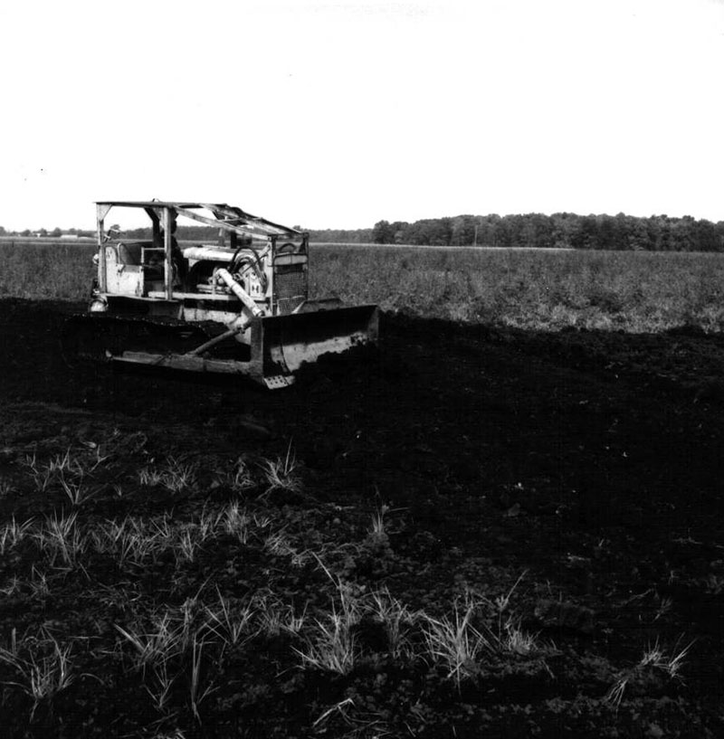 October 1, 1969
Red Kimerlin at the L. Straugh Farm
Photo ID#: S456