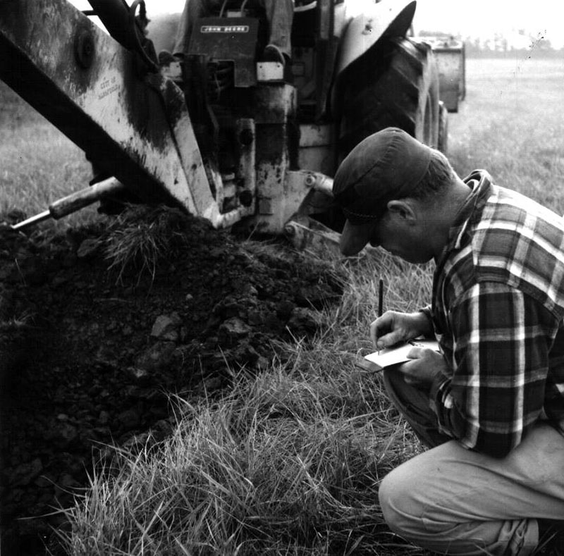 October 6, 1969
Landfill
Doc Redmond (Soil Scientist)
Photo ID#: S612