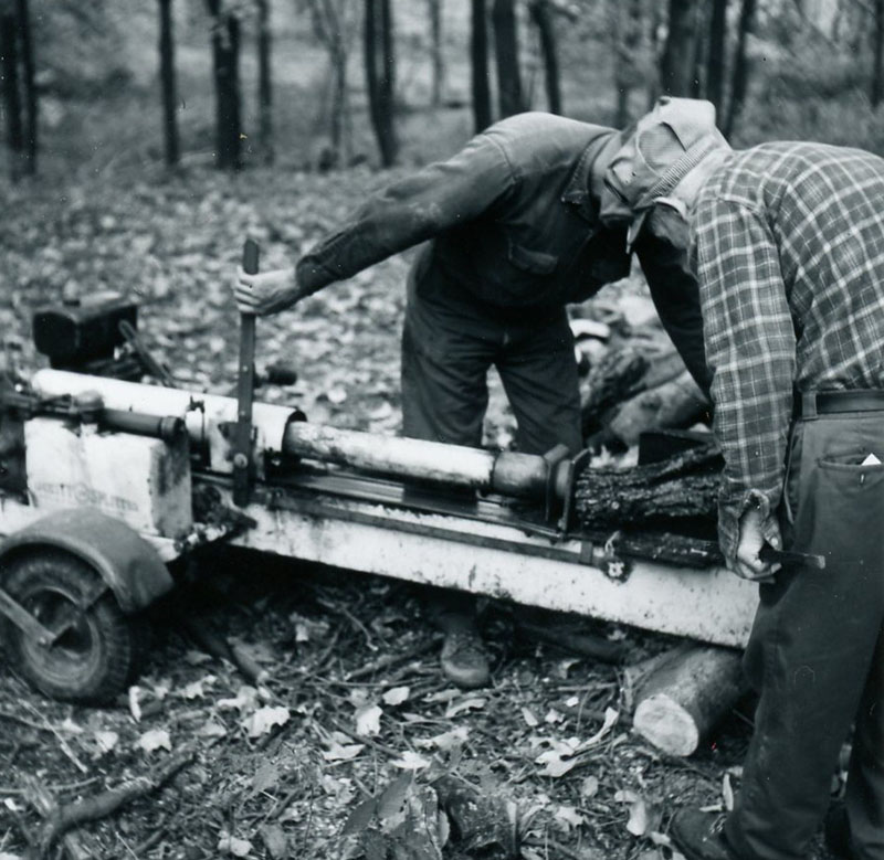 October 7, 1975
Vern Martin and son
Raich Farm
Photo ID#: S754