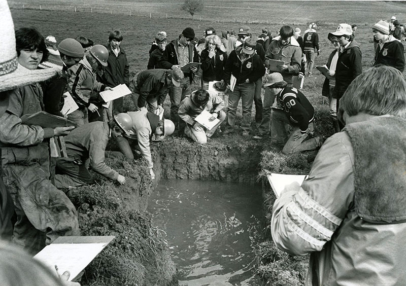 October 11, 1979
Land Judging Contest at the Dale Cook Farm
Crimson Road
Photo ID#: Y189