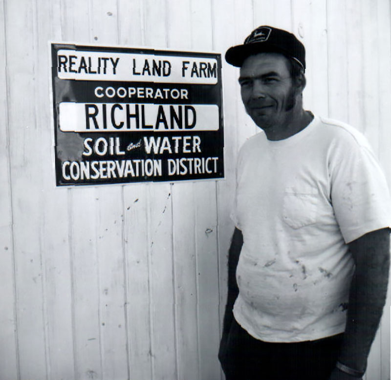 October 13, 1975
Reality Land Farm Award
Photo ID#: RSWCD408