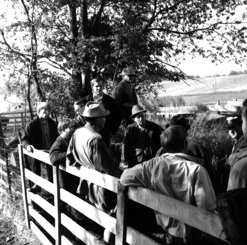 October 14, 1971
Dan Wittmer 
Farm Technician's Tour
Photo ID#: P67