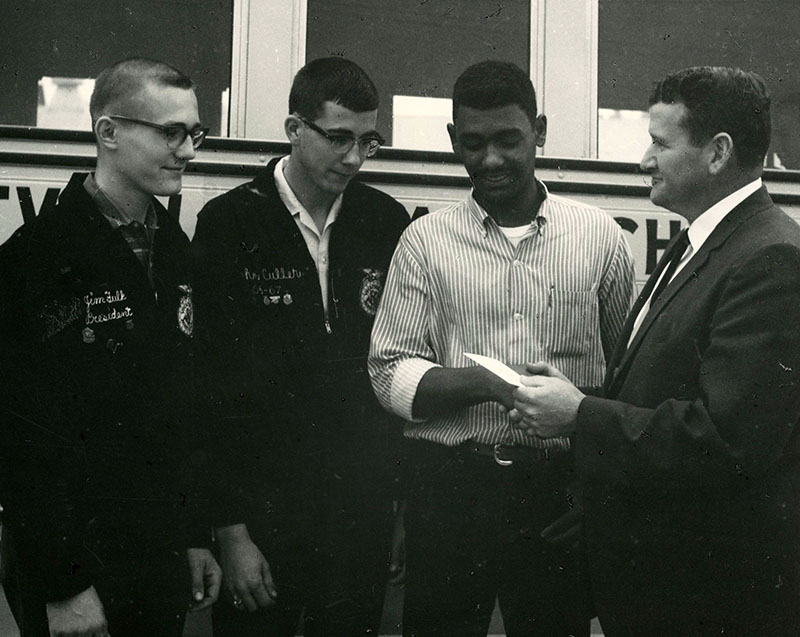 October 20, 1965
Richland County Land Judging Winners
J. Fulk (Crestview), J. Culler (Lucas), E. Bond (Plymouth) with W. Wareham of First National Bank
Photo ID#: Y200