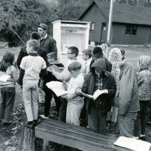 10_24_1968__Instructor_James_Splete___6th_graders._Explantion_prior_to_a_weather_data_collection_and_study__website-2235