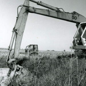11_05_1980_Hydraulic_hoe_begins_construction_on_drop_pipe_structure._John_Scherer_Farm__Sharon_Twp__website-5210
