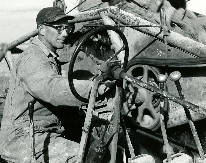 November 8, 1971
Leonard Kreitemeyer (tile contractor) at the David Culler Farm
Tile drainage
Photo ID#: A763