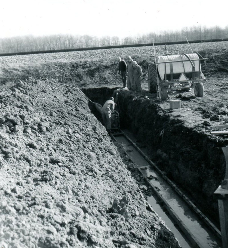 December 17, 1971
Ambrose Metzger Farm
Tile drainage
Photo ID#: A777