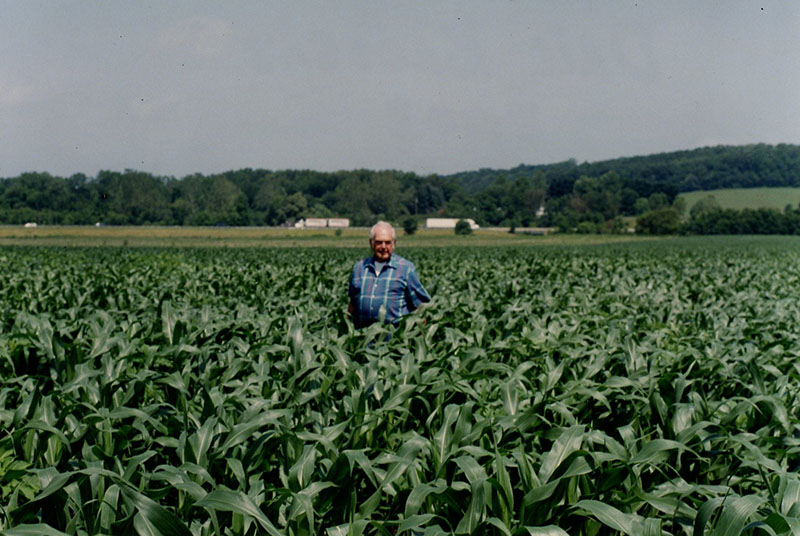 2003
Dale Broeske in corn field
Photo ID#: RSWCD39