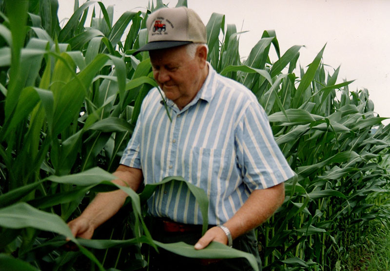 2004
Ken Adams in a corn field
Photo ID#: RSWCD42