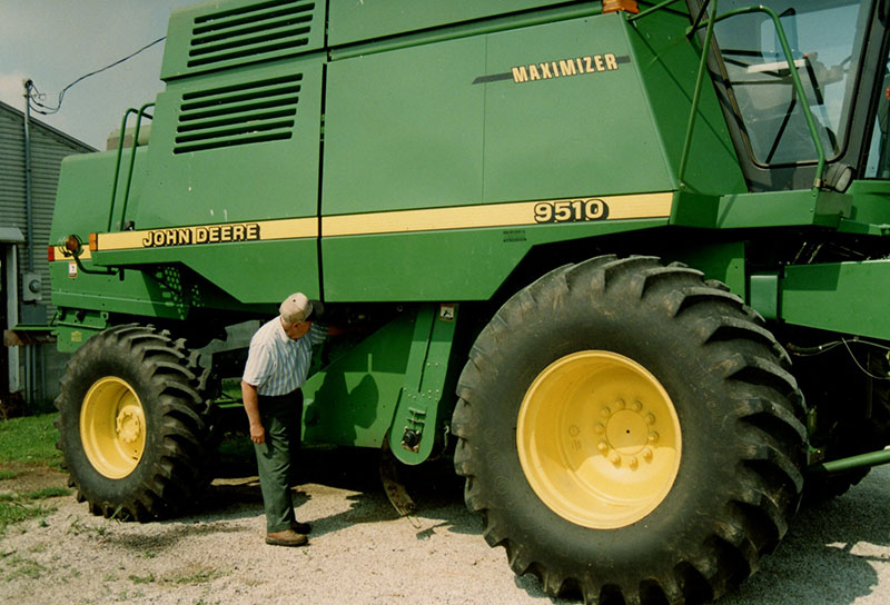 2004
Ken Adams' John Deere equipment 
Photo ID#: RSWCD47