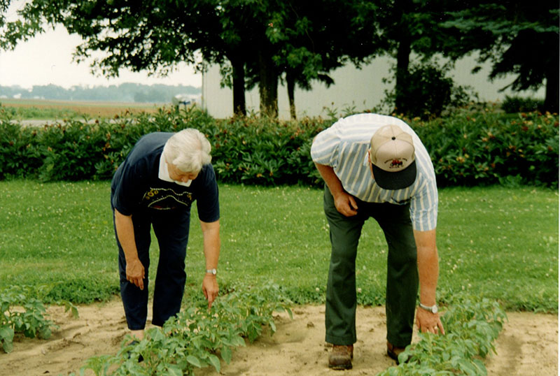 2004
Ken Adams and Joyce Adams' garden
Photo ID#: RSWCD51