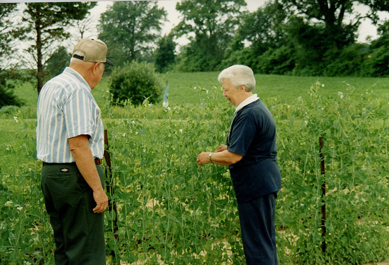 2004
Ken Adams and Joyce Adams' garden
Photo ID#: RSWCD52