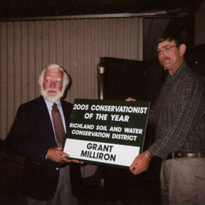 2005_Conservator_of_Year_Grant_Milliron__Ken_Burrer__Dist_Supervisor_website-3110