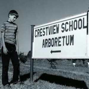 Crestview._Boy_looking_at_Arboretum_sign_website-2029