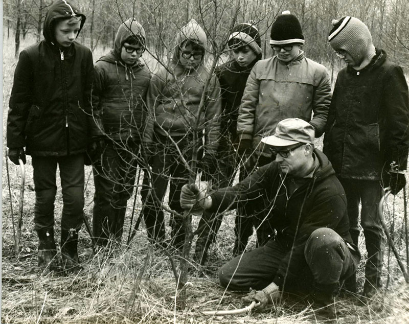 Deming Seymour with Madison Engineers Club
Tree Pruning
Photo ID#: E220