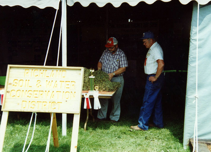 Don Myers, retired Ohio State Agronomist
Photo ID#: E338