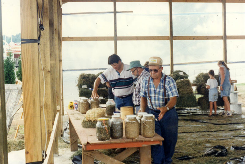 Hay Show Judging
John Hildreth, Don Meyers and Kenny Ernst
Photo ID#: E342