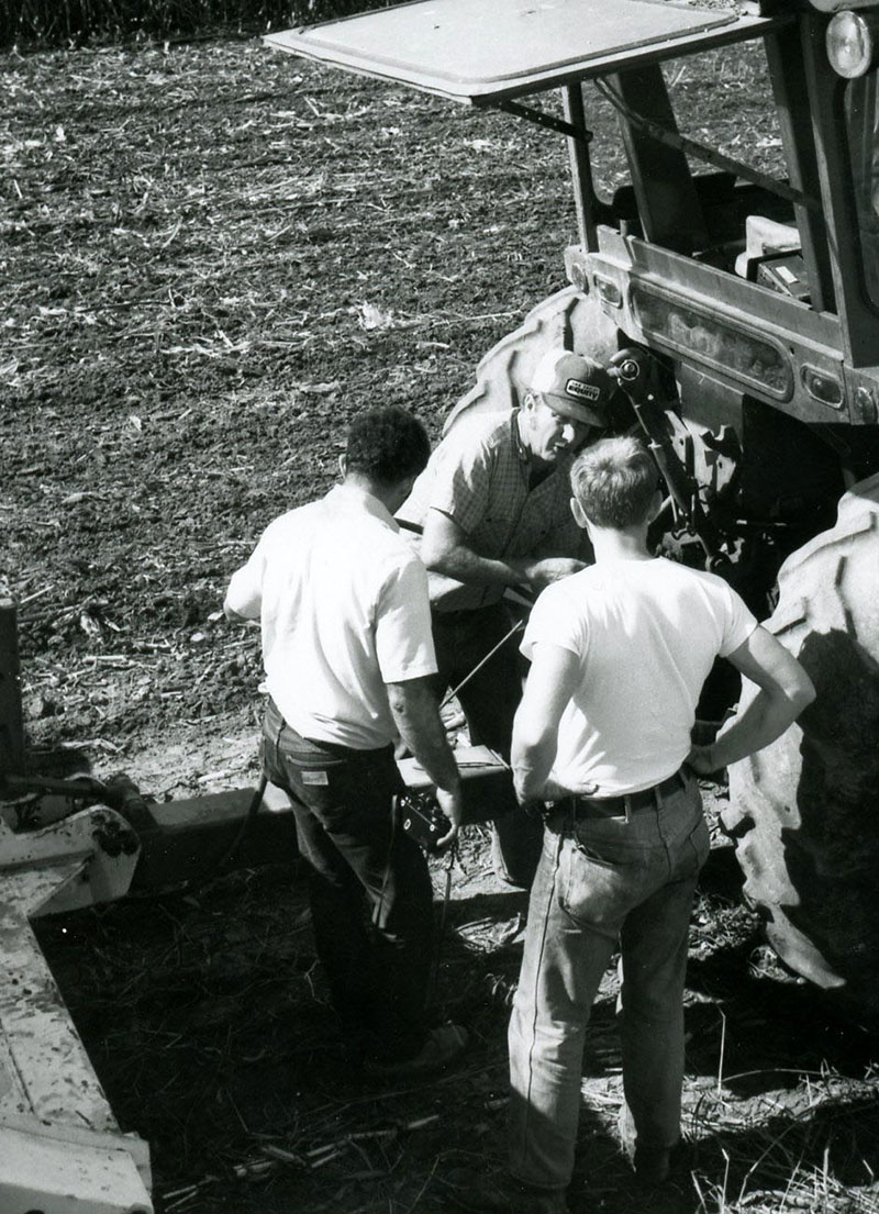 John Scherer explaining No-till drill adjustments
Photo ID#: A233