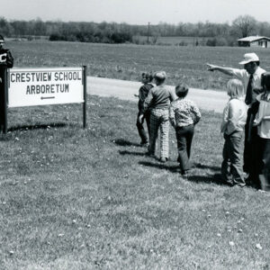 John_Sherrick_with_High_school_and_elementary_students_at_Crestview_School_Arboretum.____website-2106