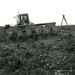 K._Ernst_planting_No_till_corn_in_Alfalfa_sod._Reynolds_Farm_website___Copy-1208