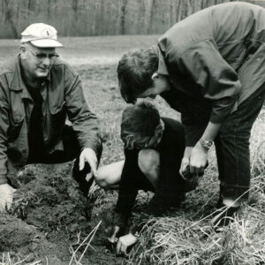 Pictured_is_Klingen_Smith__Troop_Committeeman_of_106_as_he_instructs_Kenny_Arthur_and_Carl_Shauber_of_Troop_106_Website-4925